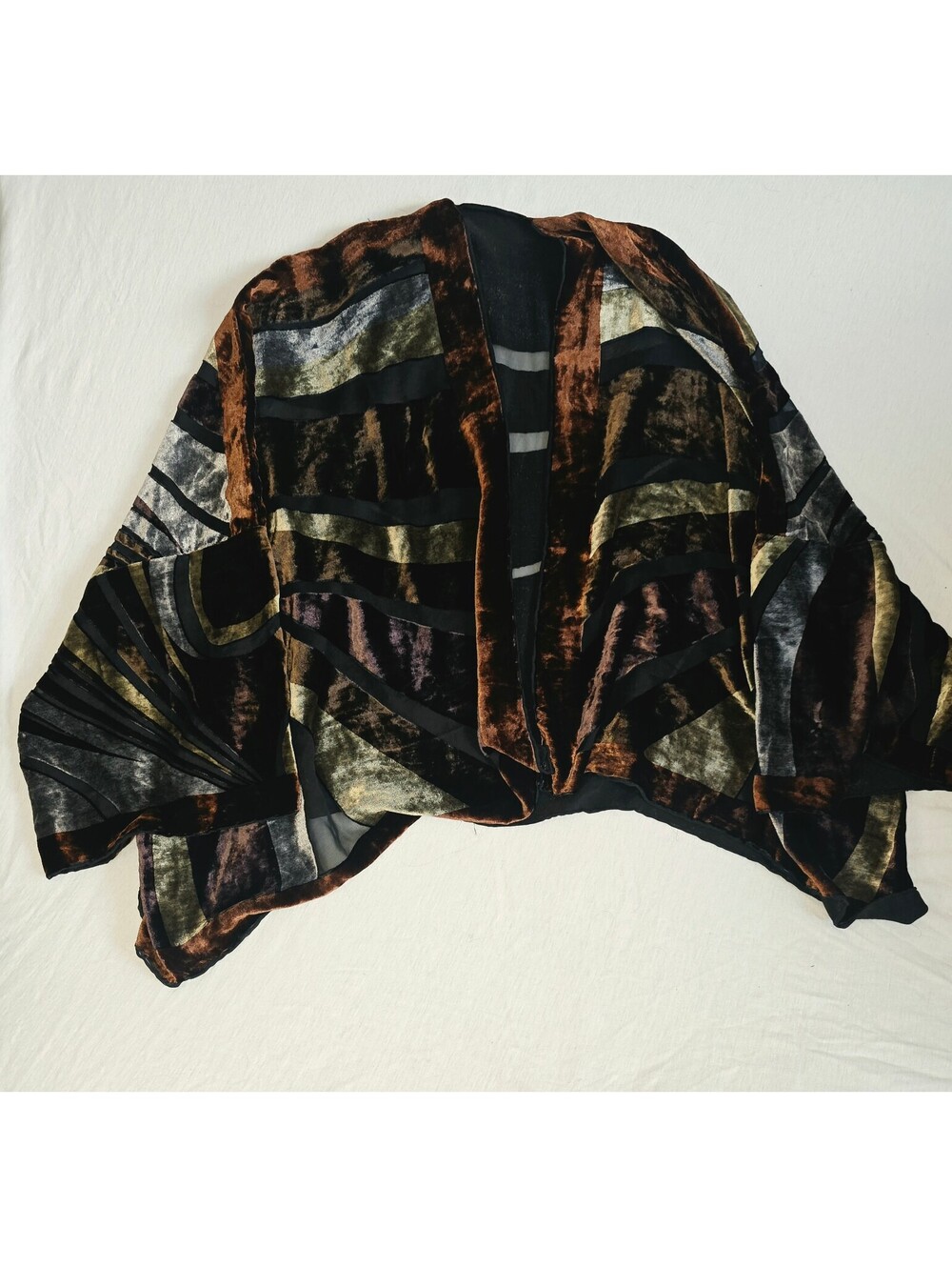 Cocoon House Art kimono size Sm Silk/viscose